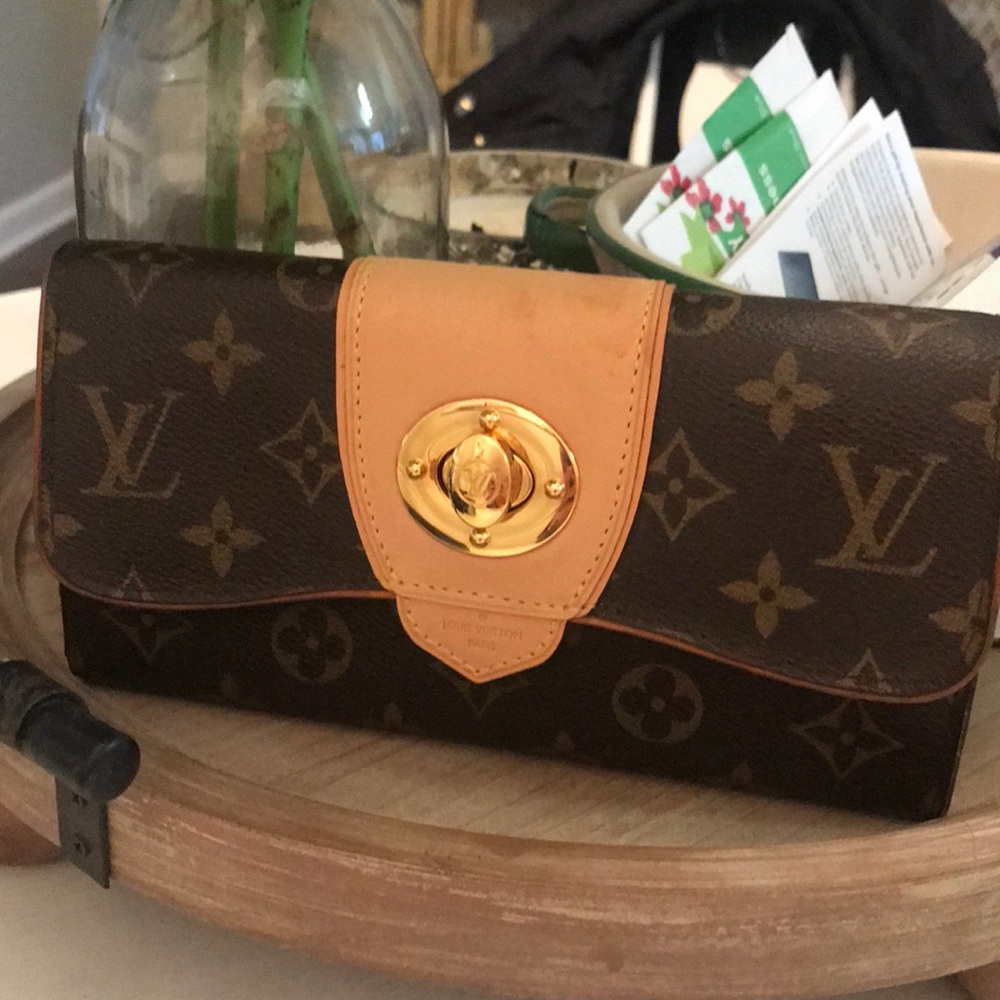 Louis Vuitton Boetie Clutch Wallet